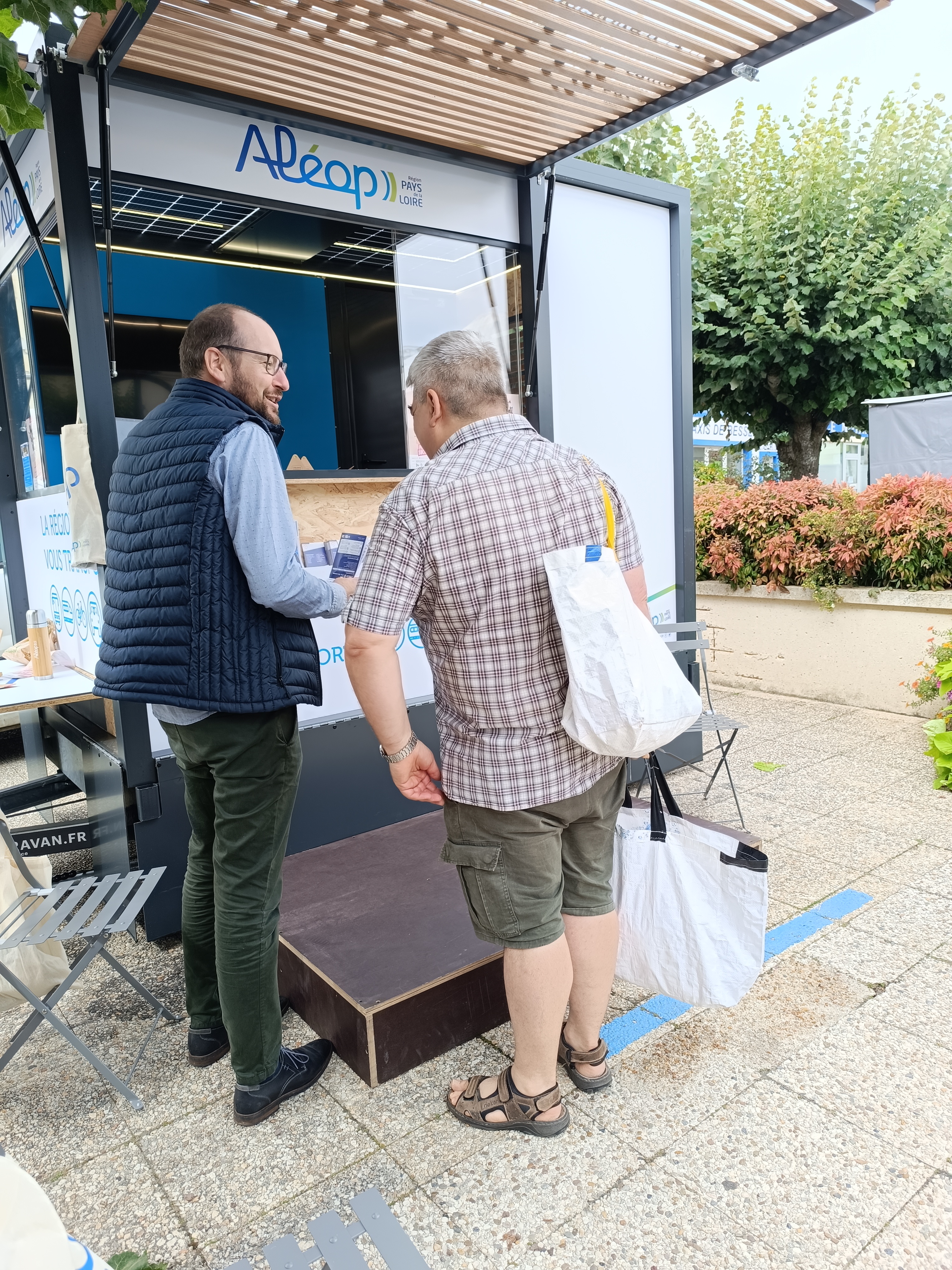 Déploiement de l'agence mobile sur le marché de Bessé-sur-Braye